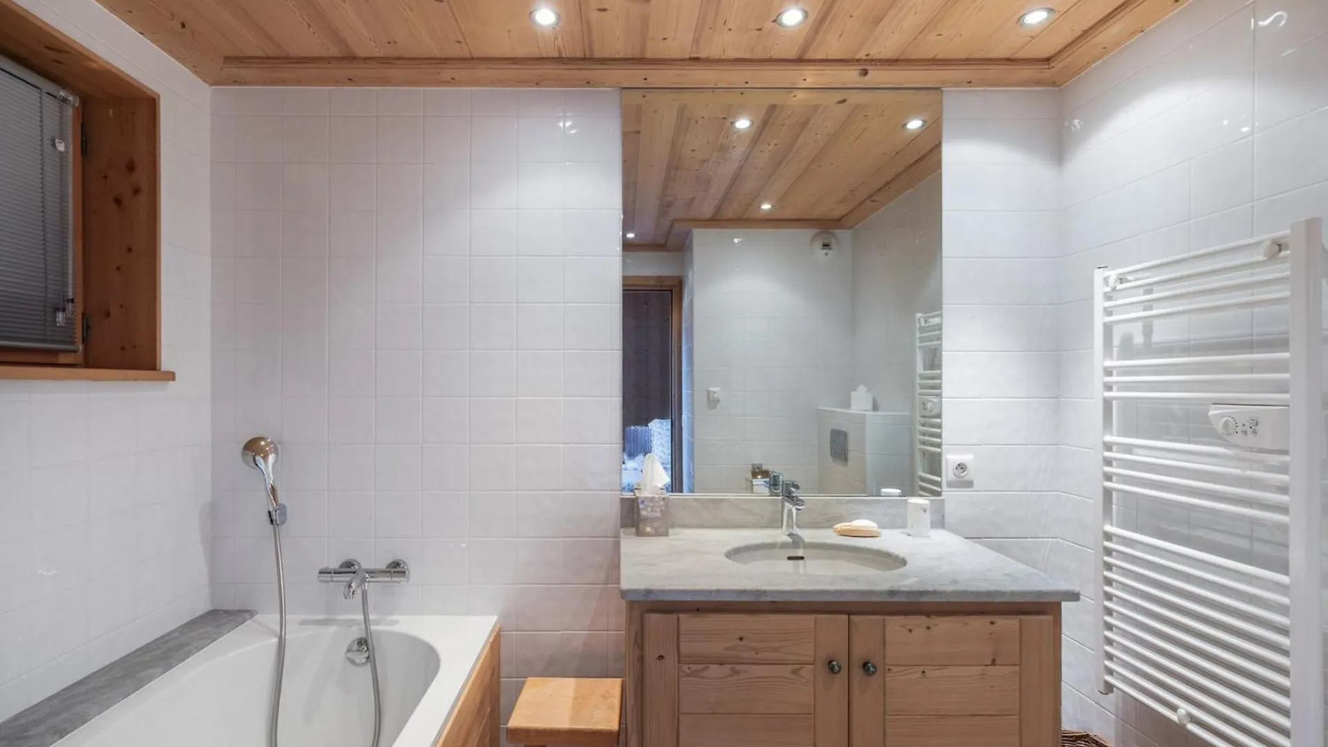 Chalet Spacieux 14 Pers Avec Sauna, Proche Bus Ski, Garage, Wifi, Prestations Incluses - Fr-1-566-65 Les Allues 0*,  France
